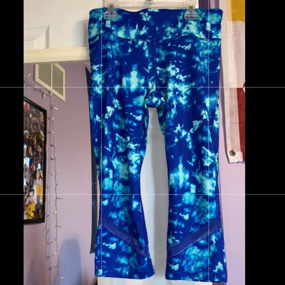 Blue Pattern Athletic Cropped Leggings